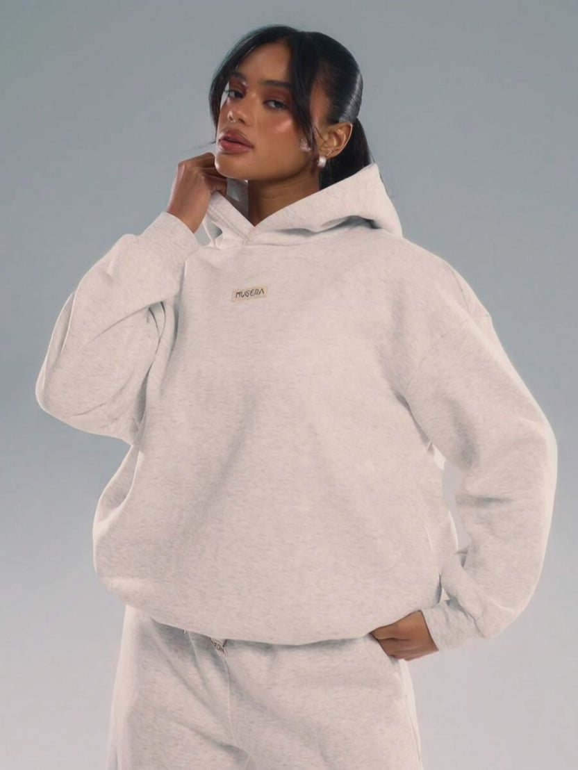 Hoodie Musera en movimiento